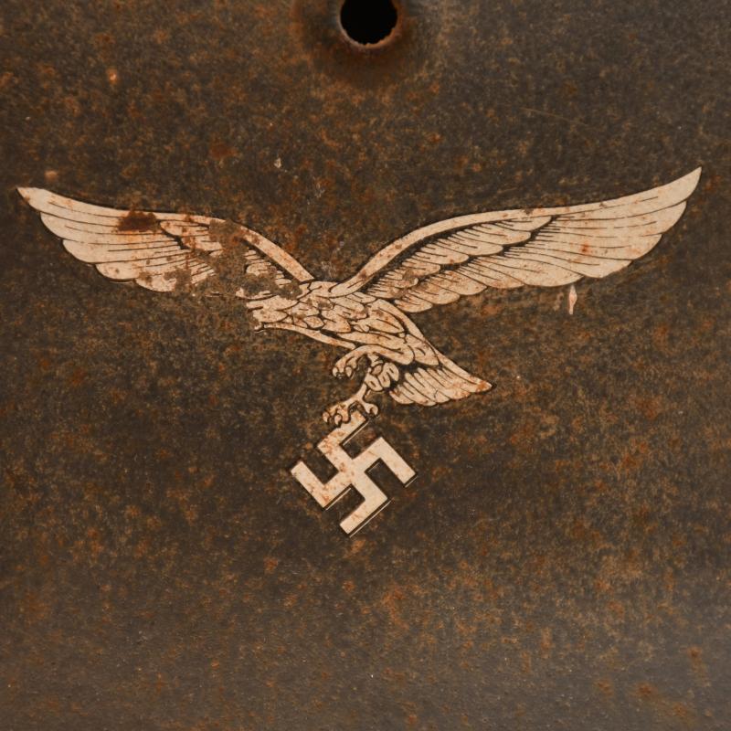 GERMAN WWII LUFTWAFFE M42 SINGLE DECAL COMBAT HELMET.