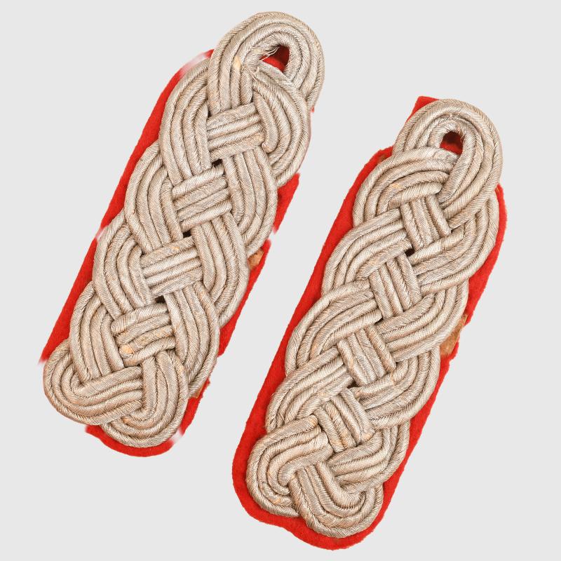 GERMAN WWII ARMY MAJOR’S SLIP-ON SHOULDER BOARDS.