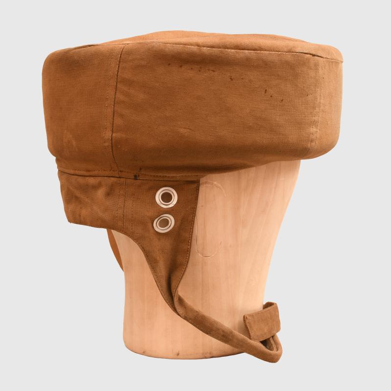 BRITISH WWII PARATROOPER TRAINING HELMET.
