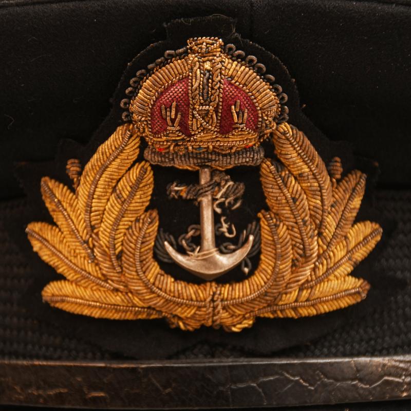 BRITISH WWII ROYAL NAVAL CAPTAIN AND ABOVE VISOR CAP.