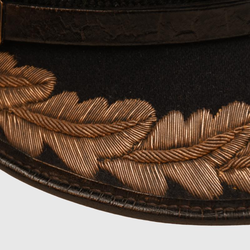 BRITISH WWII ROYAL NAVAL CAPTAIN AND ABOVE VISOR CAP.