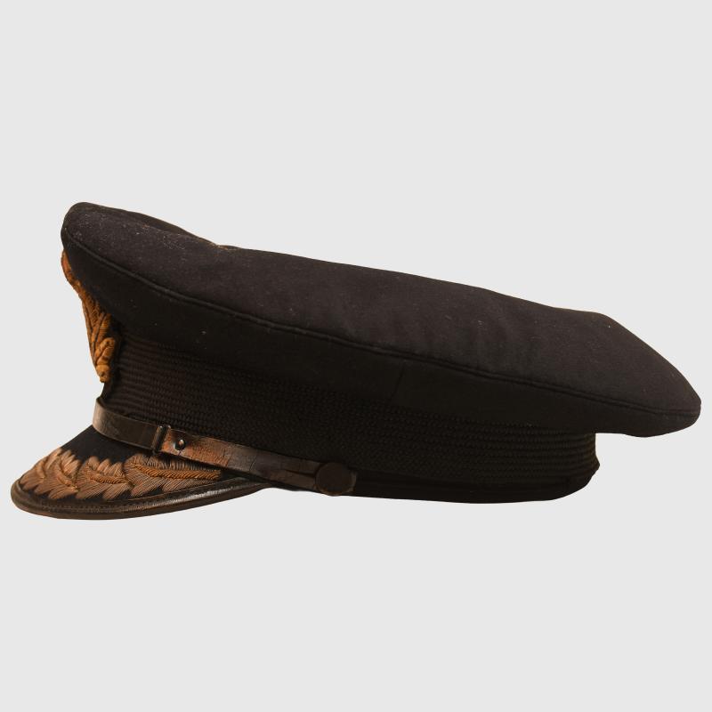 BRITISH WWII ROYAL NAVAL CAPTAIN AND ABOVE VISOR CAP.
