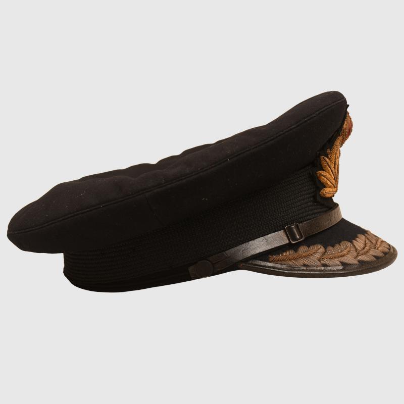 BRITISH WWII ROYAL NAVAL CAPTAIN AND ABOVE VISOR CAP.