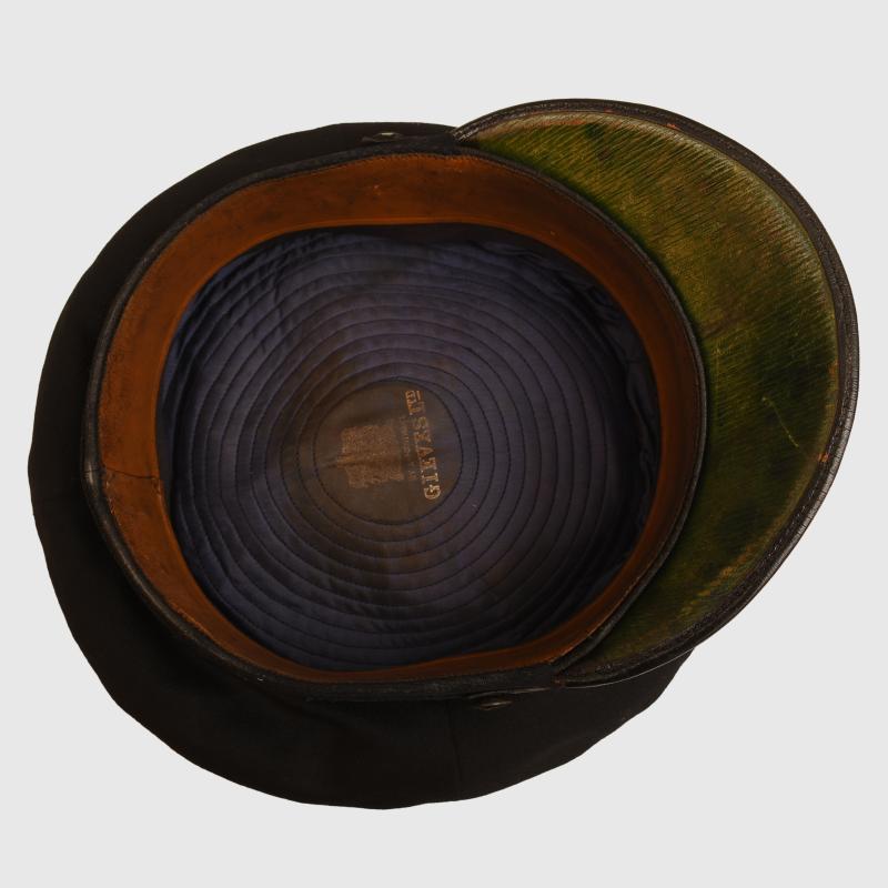 BRITISH WWII ROYAL NAVAL CAPTAIN AND ABOVE VISOR CAP.