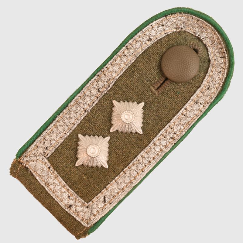 GERMAN WWII MOUNTAIN TROOPS M.43 SINGLE SHOULDER BOARD.