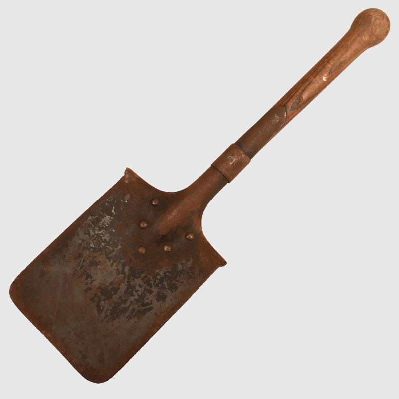 GERMAN WWI DATED ENTRENCHING TOOL.