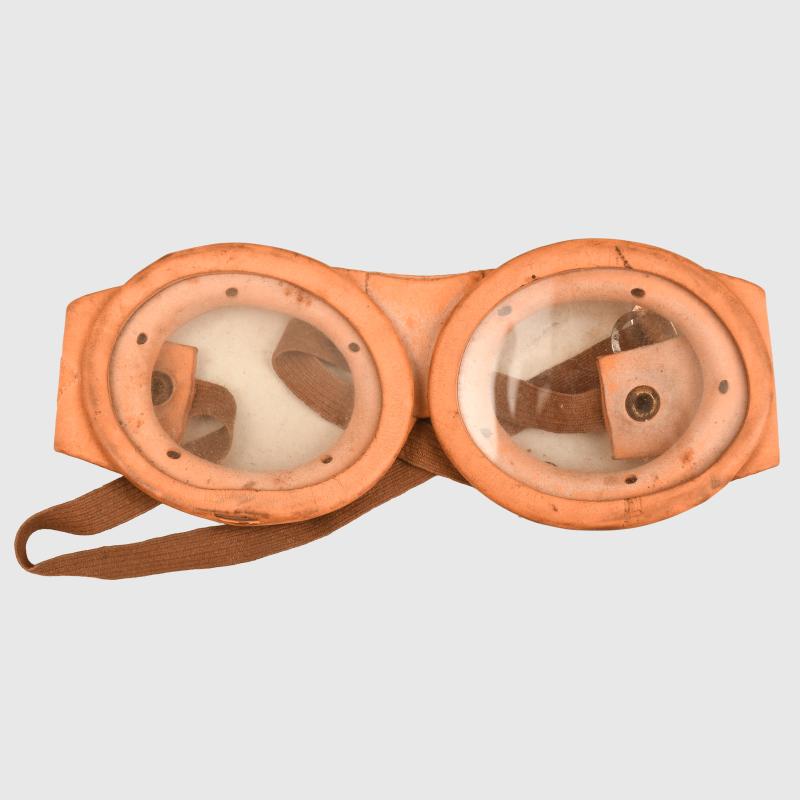 BRITISH WWI ANTI GAS GOGGLES.