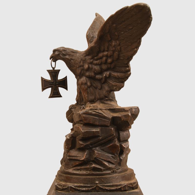 GERMAN WWI EAGLE ON A ROCK WITH IRON CROSS IN ITS BEAK CLOCK.
