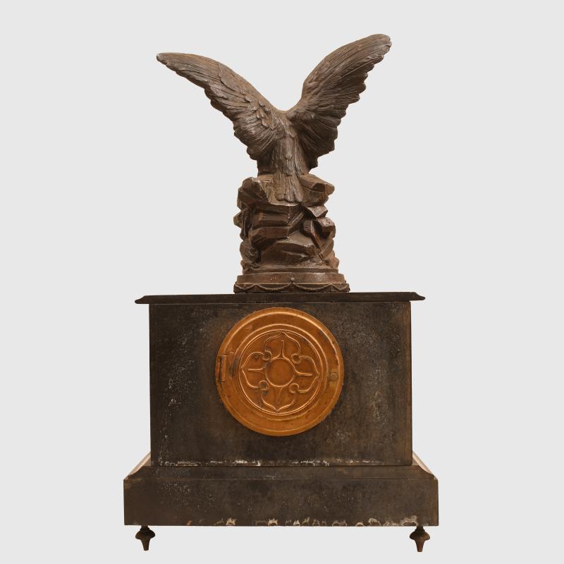 GERMAN WWI EAGLE ON A ROCK WITH IRON CROSS IN ITS BEAK CLOCK.