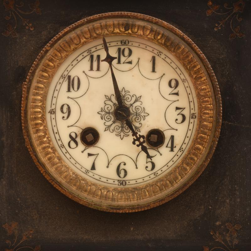 GERMAN WWI EAGLE ON A ROCK WITH IRON CROSS IN ITS BEAK CLOCK.