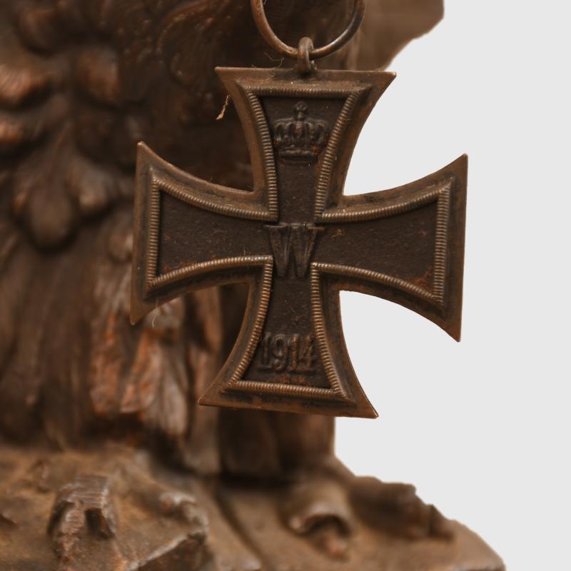 GERMAN WWI EAGLE ON A ROCK WITH IRON CROSS IN ITS BEAK CLOCK.