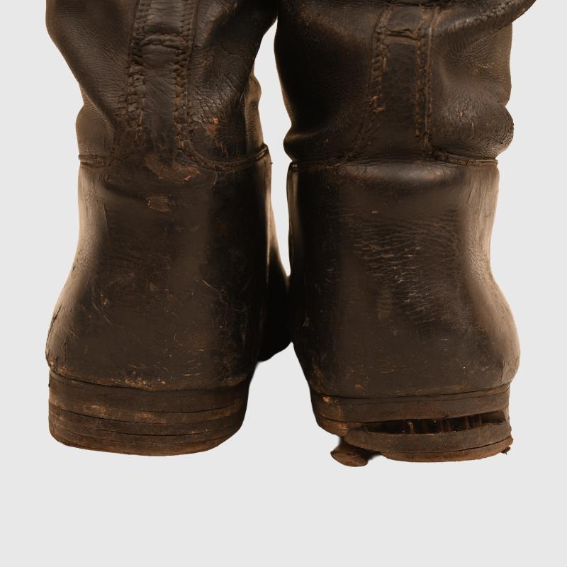 GERMAN WWII OFFICERS MOUNTED BOOTS.