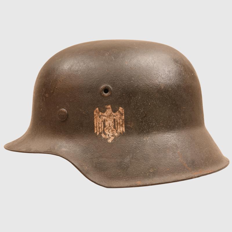 GERMAN WWII M42 ARMY SINGLE DECAL COMBAT HELMET.