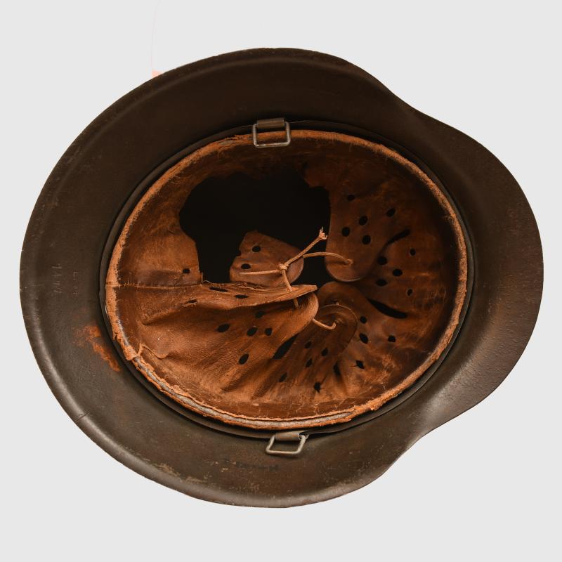 GERMAN WWII M42 ARMY SINGLE DECAL COMBAT HELMET.