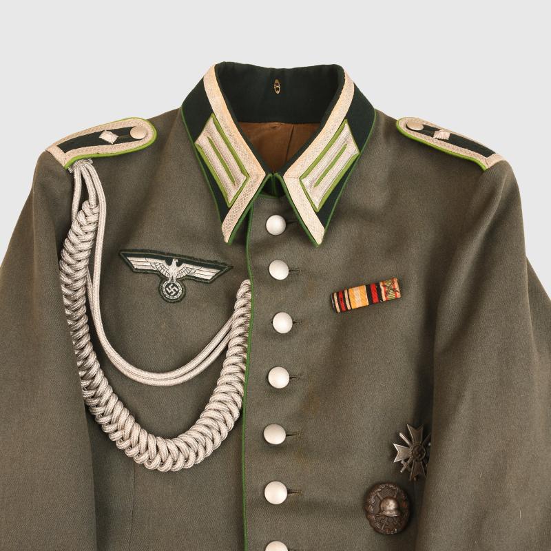 GERMAN WWII ARMY PANZER GRENADIER NCO PARADE TUNIC AND VISOR CAP SET.