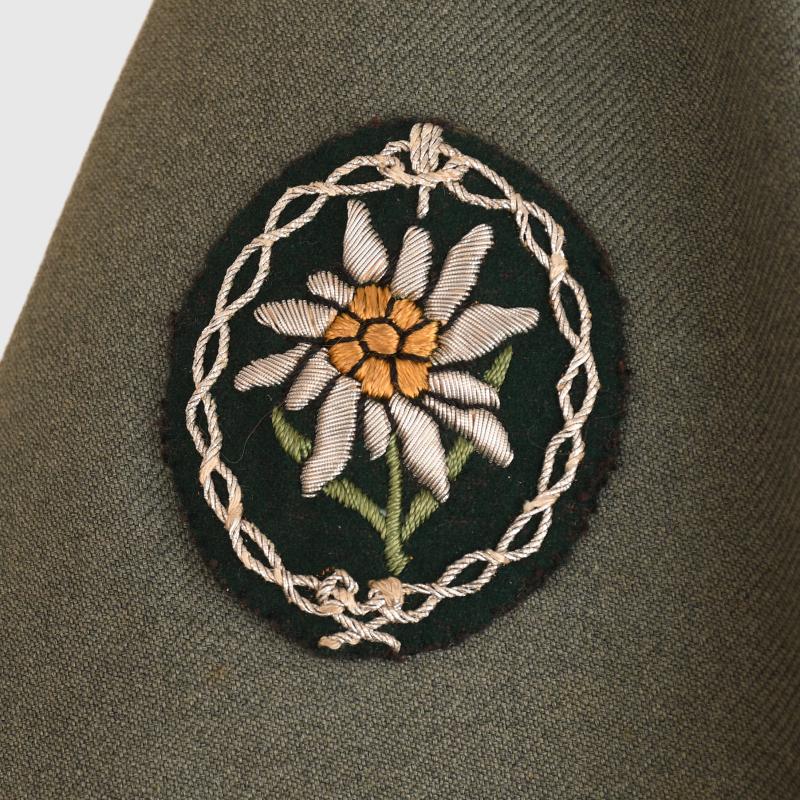 GERMAN WWII ARTILLERY OFFICERS COMBAT TUNIC WITH KRETA CUFF TITLE.