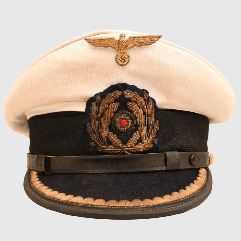 GERMAN WWII KRIEGSMARINE OBERLEUTNANT ZUR SEE COMPLETE WHITE SUMMER UNIFORM.