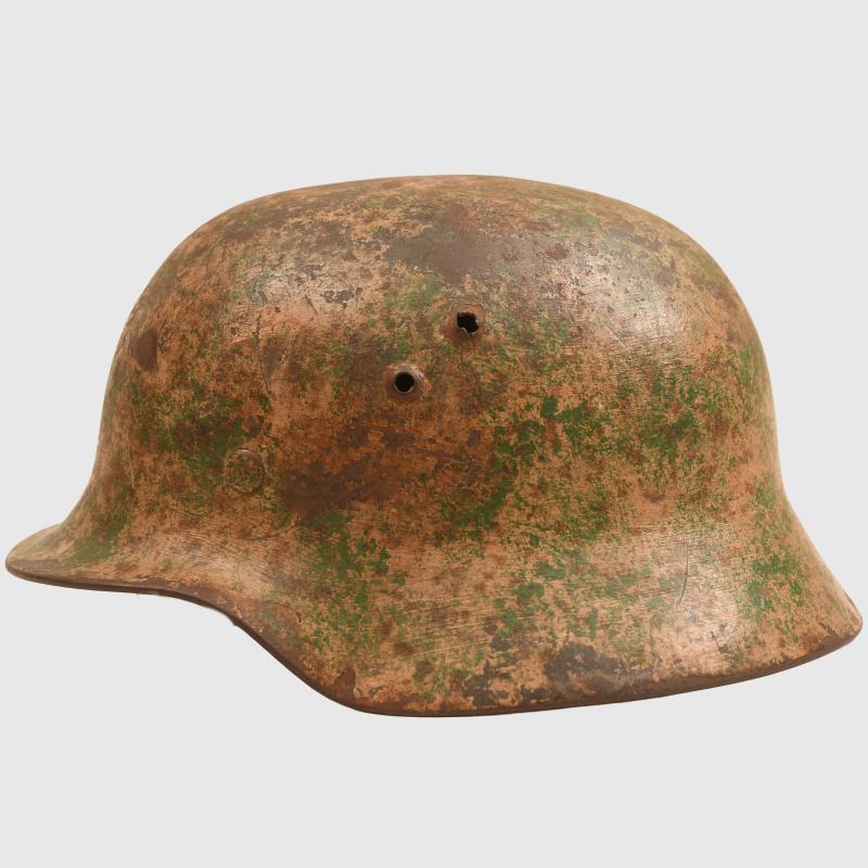 GERMAN WWII ARMY M35 CAMOUFLAGE COMBAT HELMET.