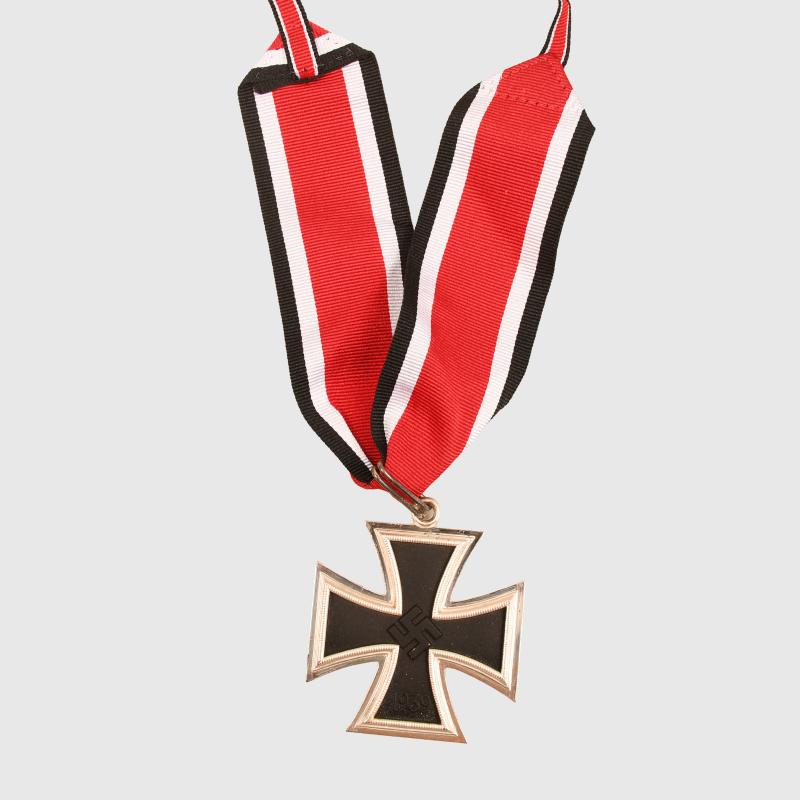 GERMAN WWII GRAND CROSS OF THE IRON CROSS BY RUDOLF SOUVAL, IN ITS ORIGINAL CASE.