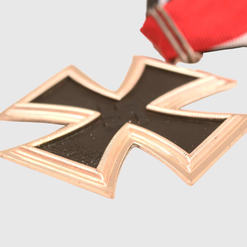 GERMAN WWII GRAND CROSS OF THE IRON CROSS BY RUDOLF SOUVAL, IN ITS ORIGINAL CASE.