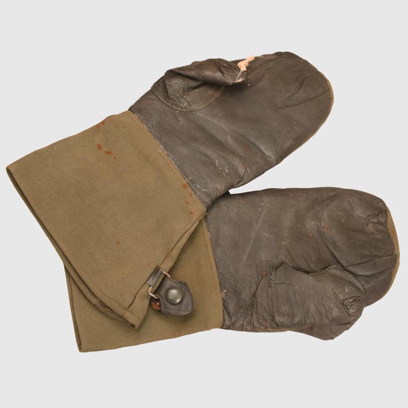 GERMAN WWII MOTORCYCLIST CANVAS LEATHER MITTENS.