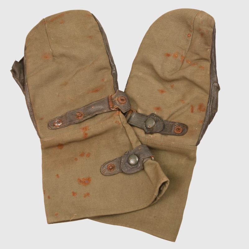 GERMAN WWII MOTORCYCLIST CANVAS LEATHER MITTENS.