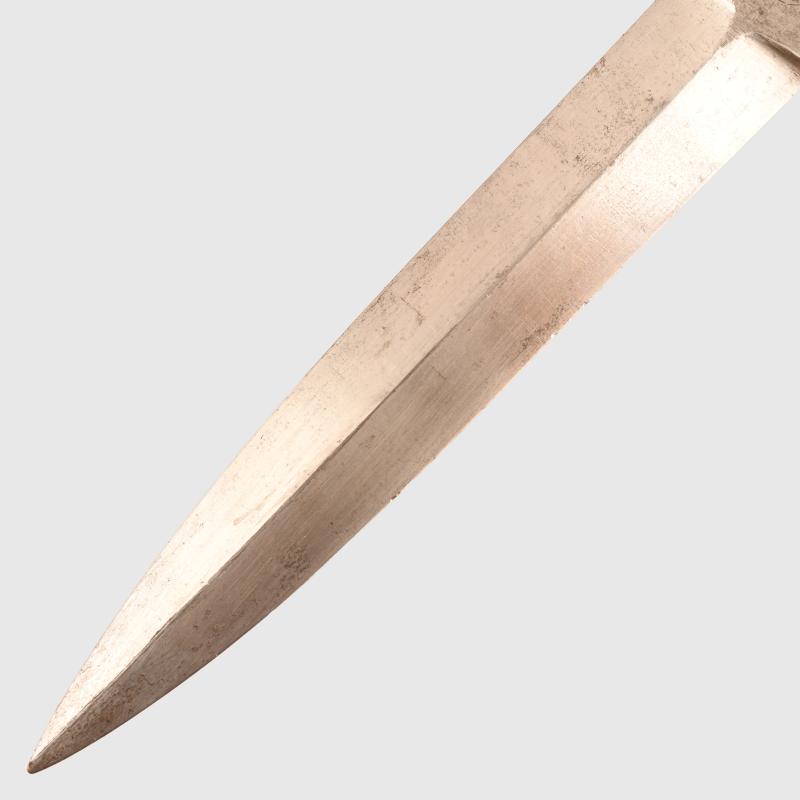 GERMAN WWI DEMAG TRENCH KNIFE/BAYONET.