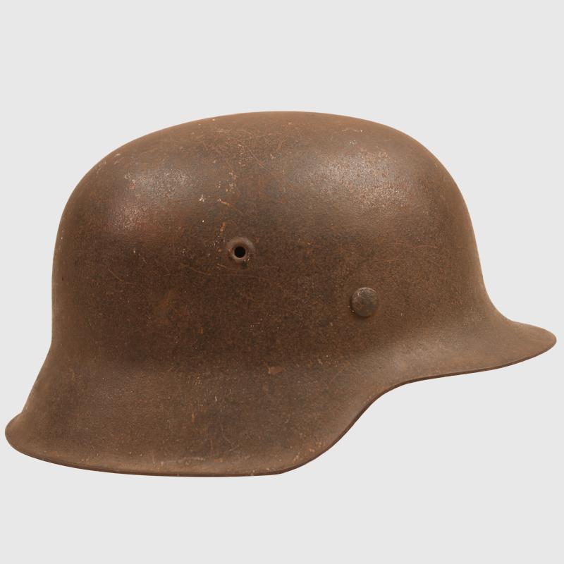 GERMAN WWII M.42 ARMY SINGLE DECAL COMBAT HELMET.