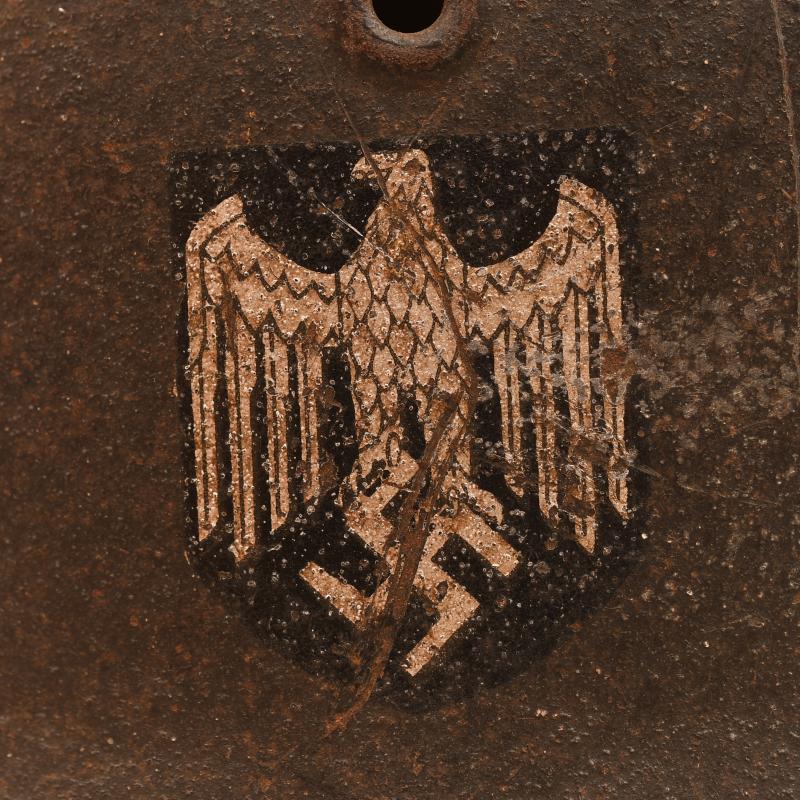 GERMAN WWII M.42 ARMY SINGLE DECAL COMBAT HELMET.