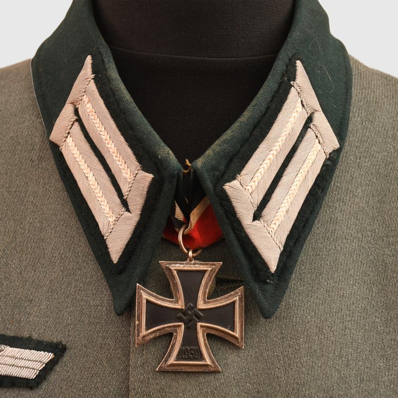 GERMAN WWII COMPLETE INFANTRY HAUPTMANN’S COMBAT TUNIC AND VISOR CAP WITH MEDALS ATTACHED AND BELT.