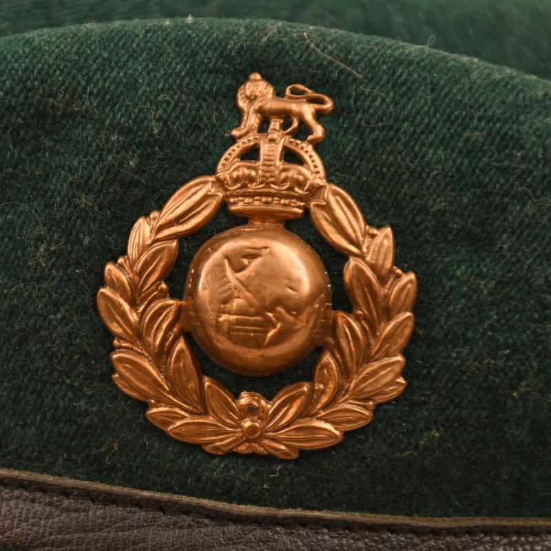 BRITISH WWII ROYAL MARINE COMMANDO BERET AND ARTEFACTS.
