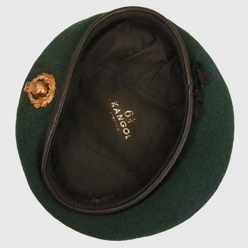 BRITISH WWII ROYAL MARINE COMMANDO BERET AND ARTEFACTS.