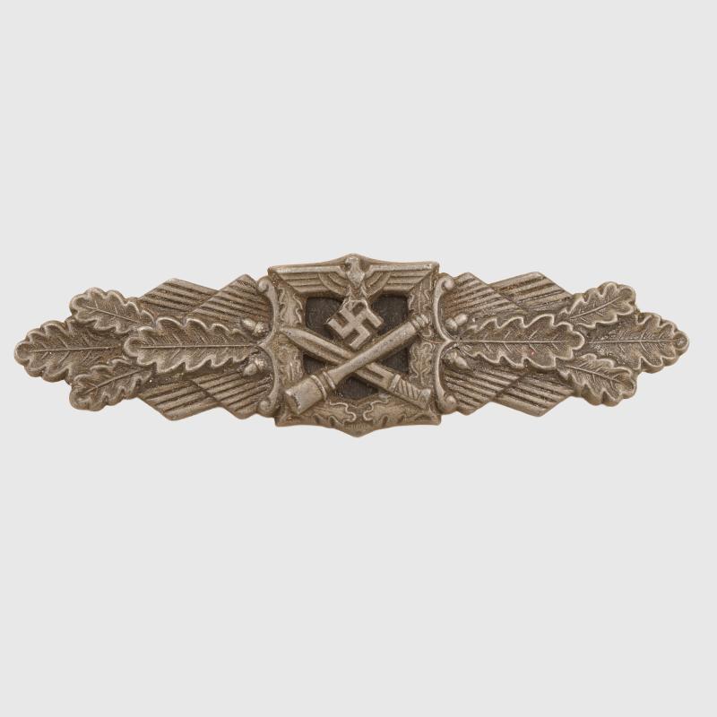 GERMAN WWII ARMED FORCES COMBAT CLASP IN BRONZE.