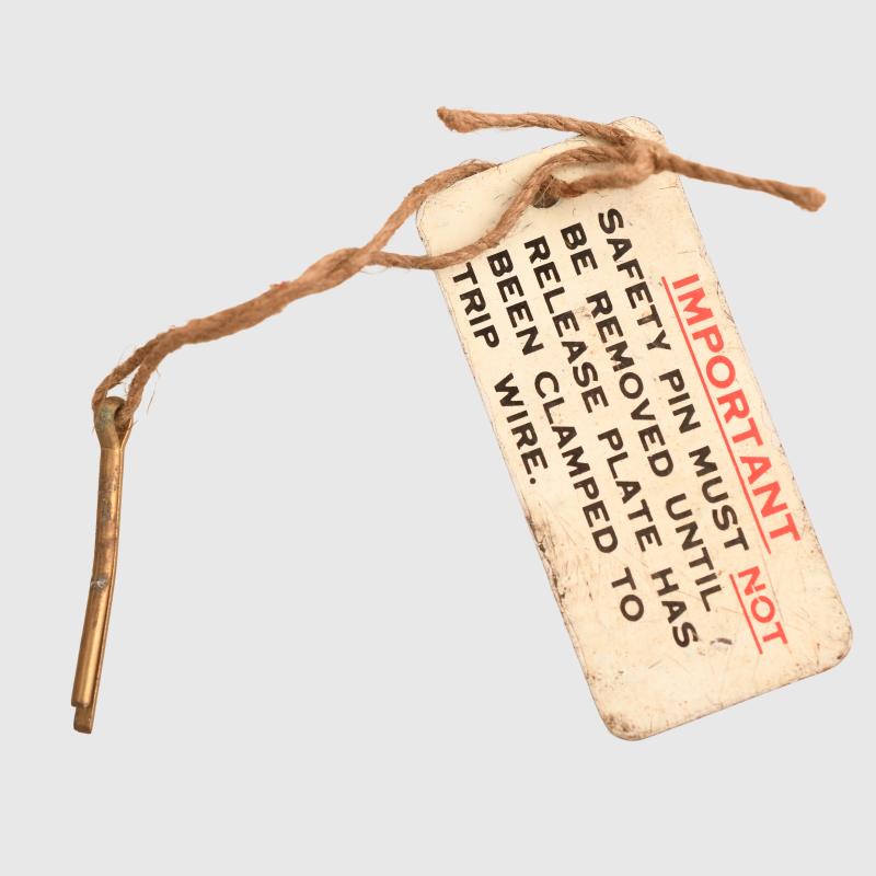 BRITISH WWII RAF SAFETY RELEASE PLATE FOR AIRDROP BOMB.