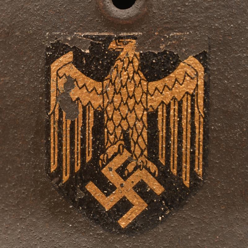GERMAN WWII KRIEGSMARINE SINGLE DECAL M 42 COMBAT HELMET.