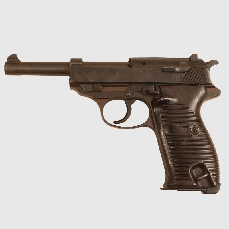 GERMAN WWII WALTHER P38 SEMI AUTOMATIC PISTOL, DE-ACTIVATED.