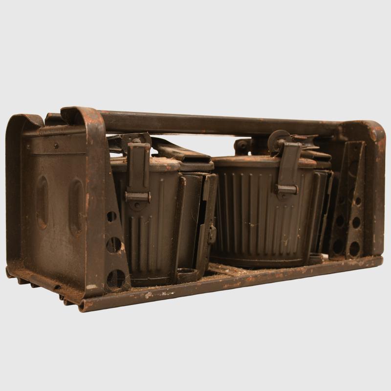 GERMAN WWII MG34 DOUBLE 50 ROUND DRUM CARRYING CASE AND DRUMS.