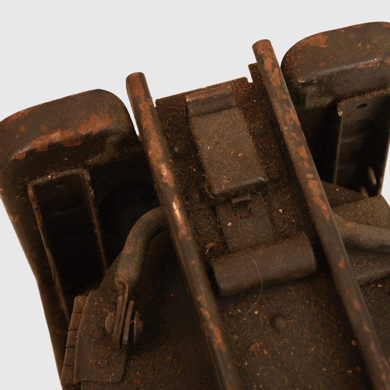 GERMAN WWII MG34 DOUBLE 50 ROUND DRUM CARRYING CASE AND DRUMS.