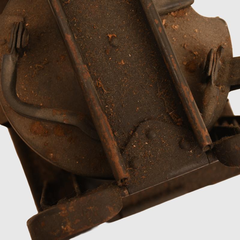 GERMAN WWII MG34 DOUBLE 50 ROUND DRUM CARRYING CASE AND DRUMS.
