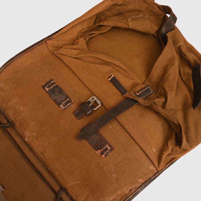 GERMAN WWII SOLDIER’S CANVAS BACK PACK.