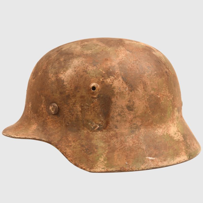 GERMAN WWII ARMY DOUBLE DECAL M.40 CAMOUFLAGE HELMET.