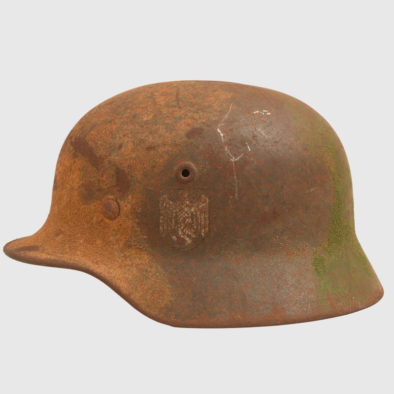 GERMAN WWII SINGLE DECAL SAND TEXTURE CAMOUFLAGE HELMET.