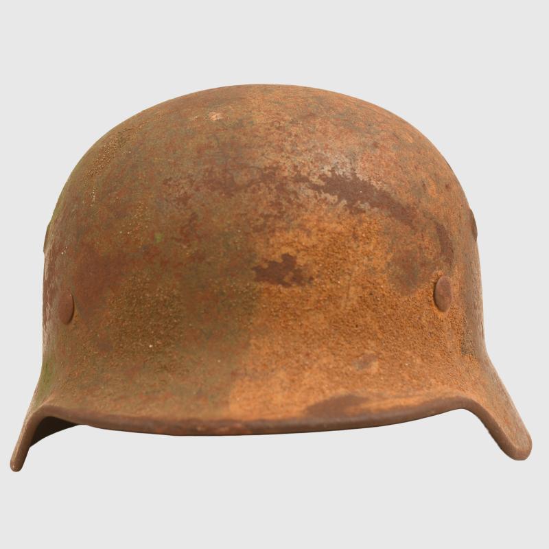 GERMAN WWII SINGLE DECAL SAND TEXTURE CAMOUFLAGE HELMET.