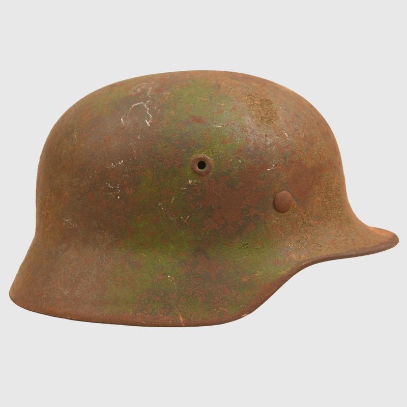 GERMAN WWII SINGLE DECAL SAND TEXTURE CAMOUFLAGE HELMET.