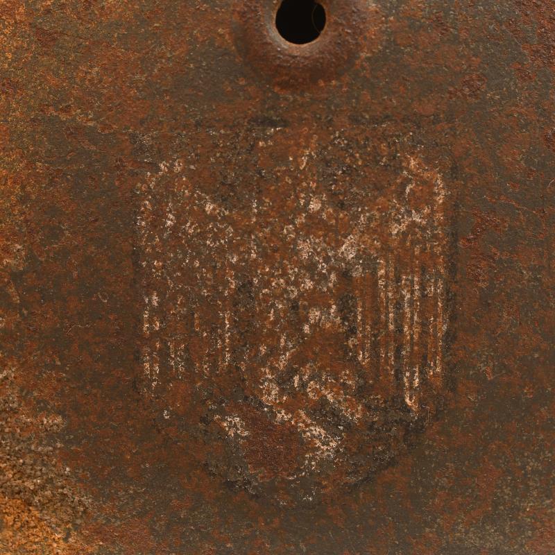 GERMAN WWII SINGLE DECAL SAND TEXTURE CAMOUFLAGE HELMET.