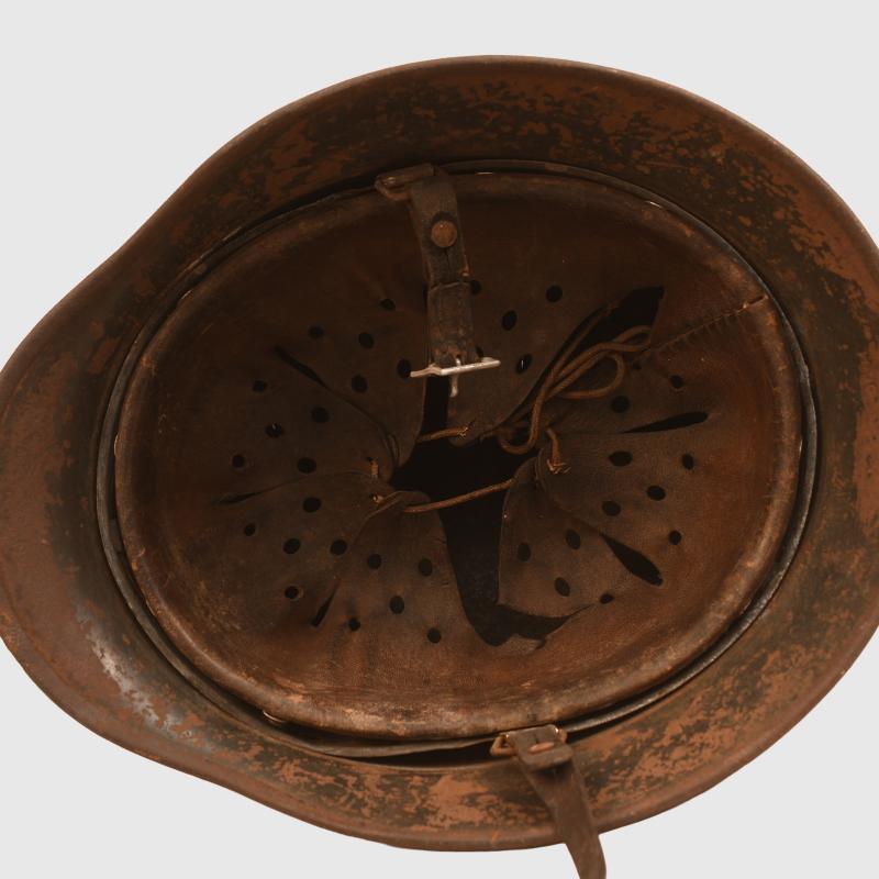 GERMAN WWII SINGLE DECAL SAND TEXTURE CAMOUFLAGE HELMET.