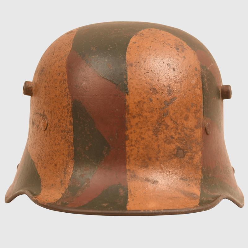 GERMAN WWI M16 CAMOUFLAGE TRENCH HELMET WITH UNIQUE STYLE OF CAMOUFLAGE.