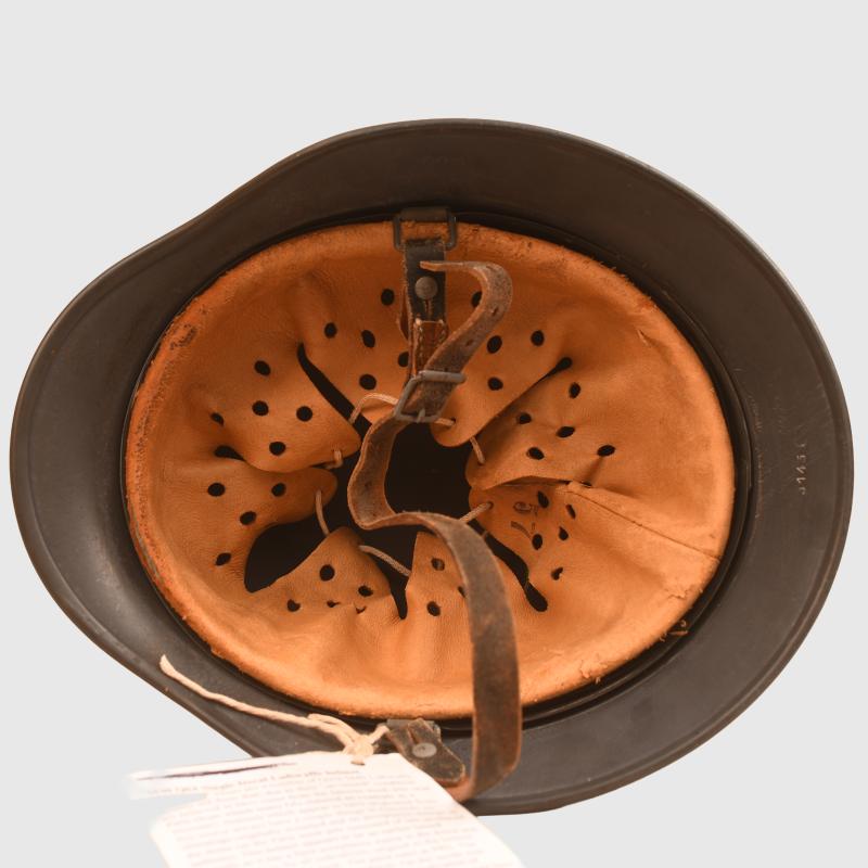GERMAN WWII LUFTWAFFE M.40 SINGLE DECAL COMBAT HELMET.