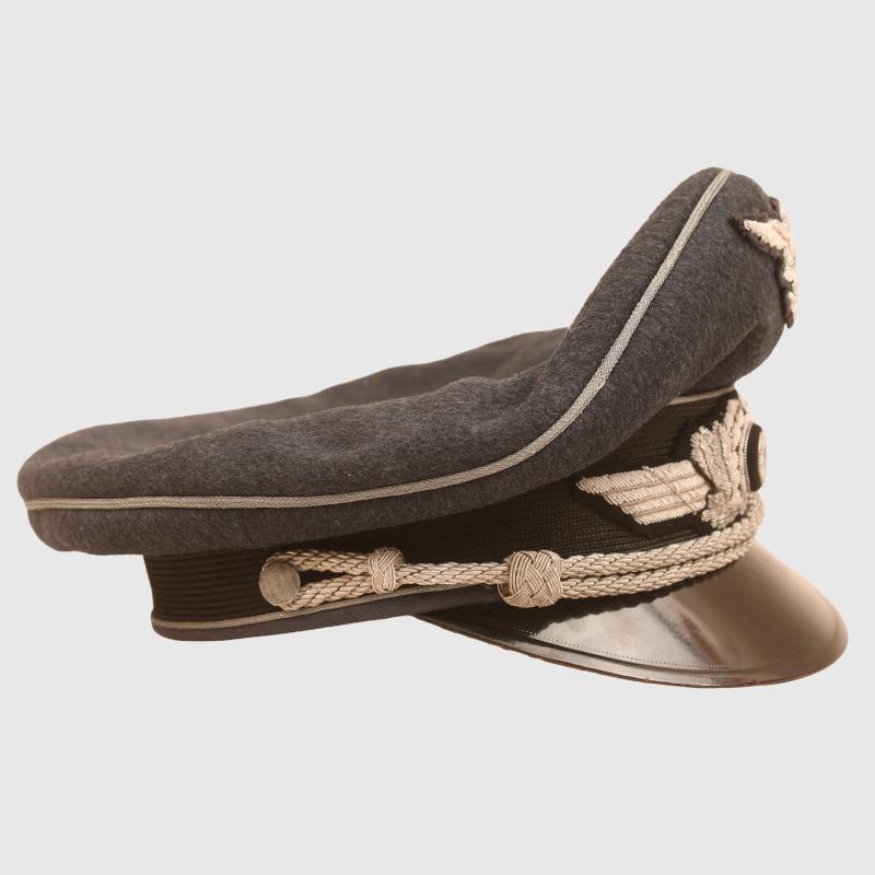 GERMAN WWII LUFTWAFFE OFFICERS VISOR CAP.
