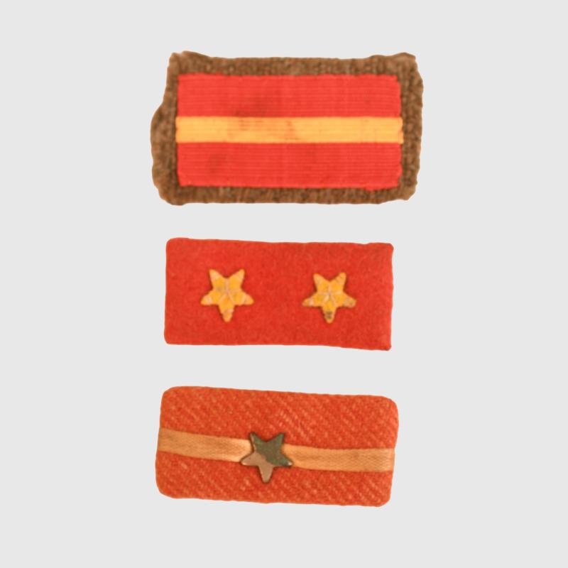 JAPANESE WWII THREE ITEMS OF COLLAR INSIGNIA.